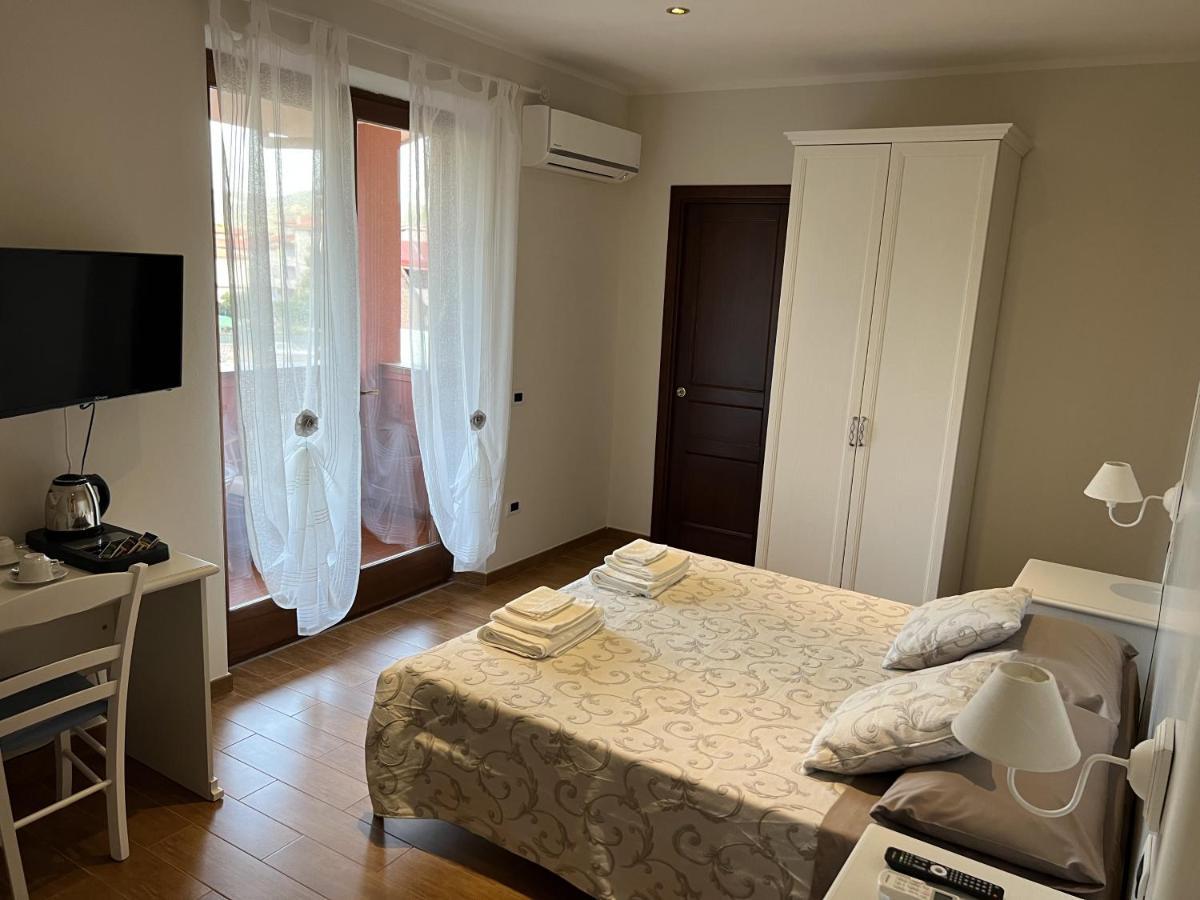 Le Pavoncelle Hotel Bosa Buitenkant foto